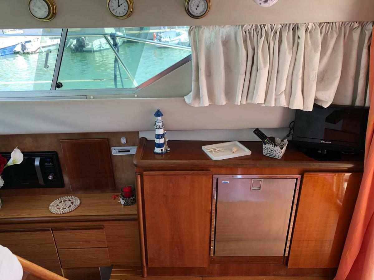 Yacht Suite مارينا دي غروسيتو المظهر الخارجي الصورة