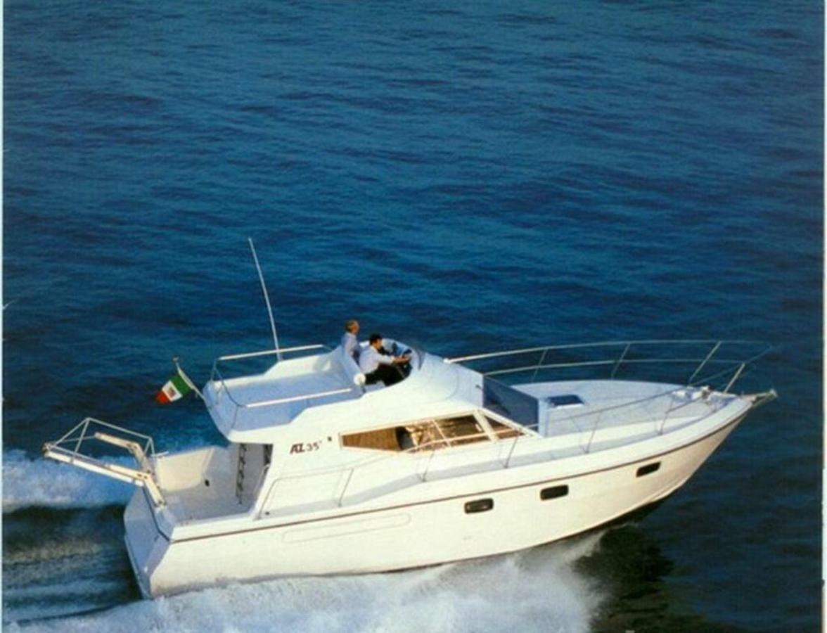 Yacht Suite مارينا دي غروسيتو المظهر الخارجي الصورة