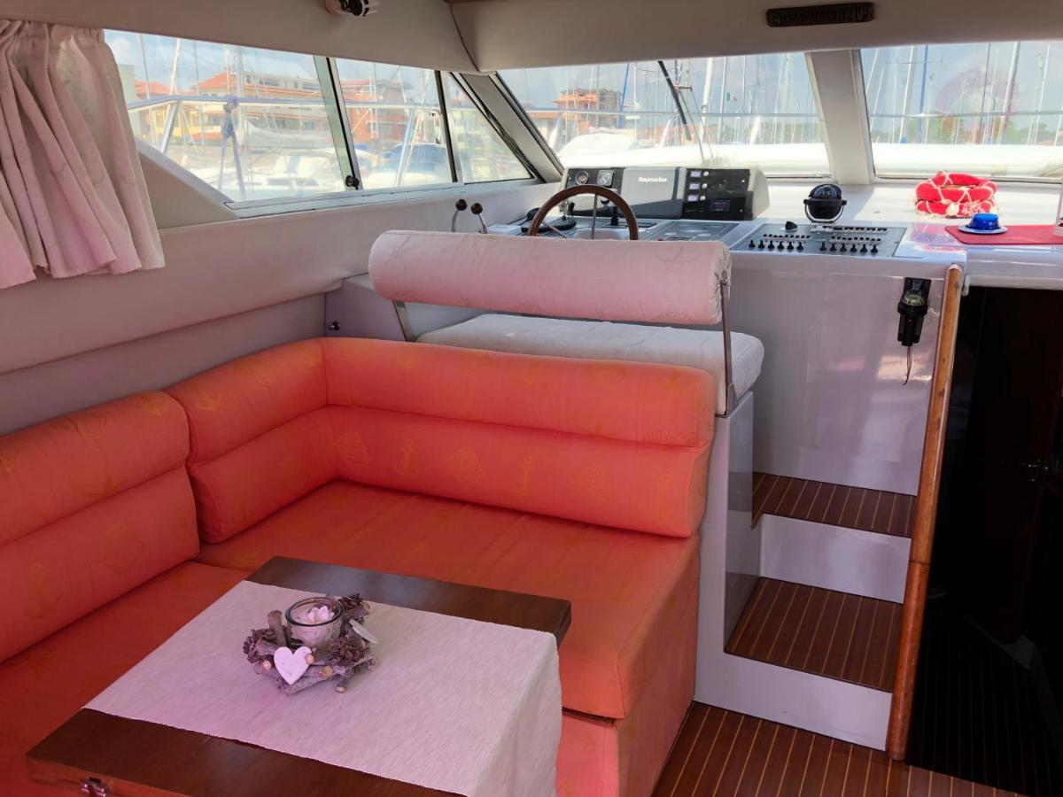 Yacht Suite مارينا دي غروسيتو المظهر الخارجي الصورة